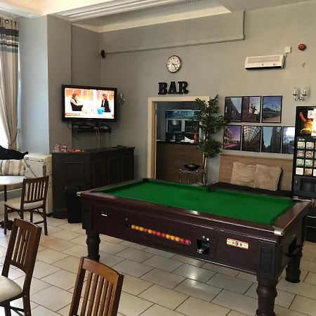 Newcastle West Hotel & Bar Екстериор снимка