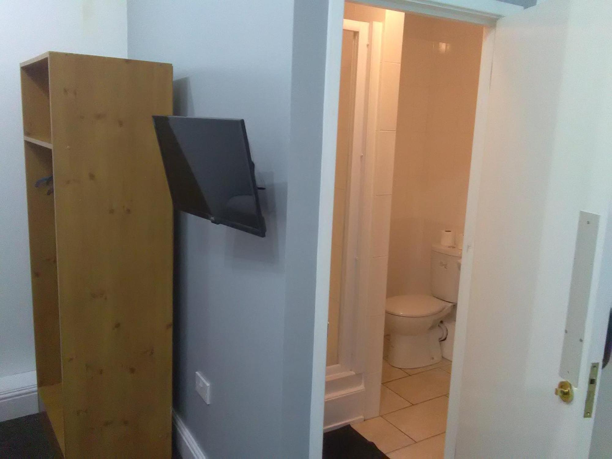 Newcastle West Hotel & Bar Стая снимка