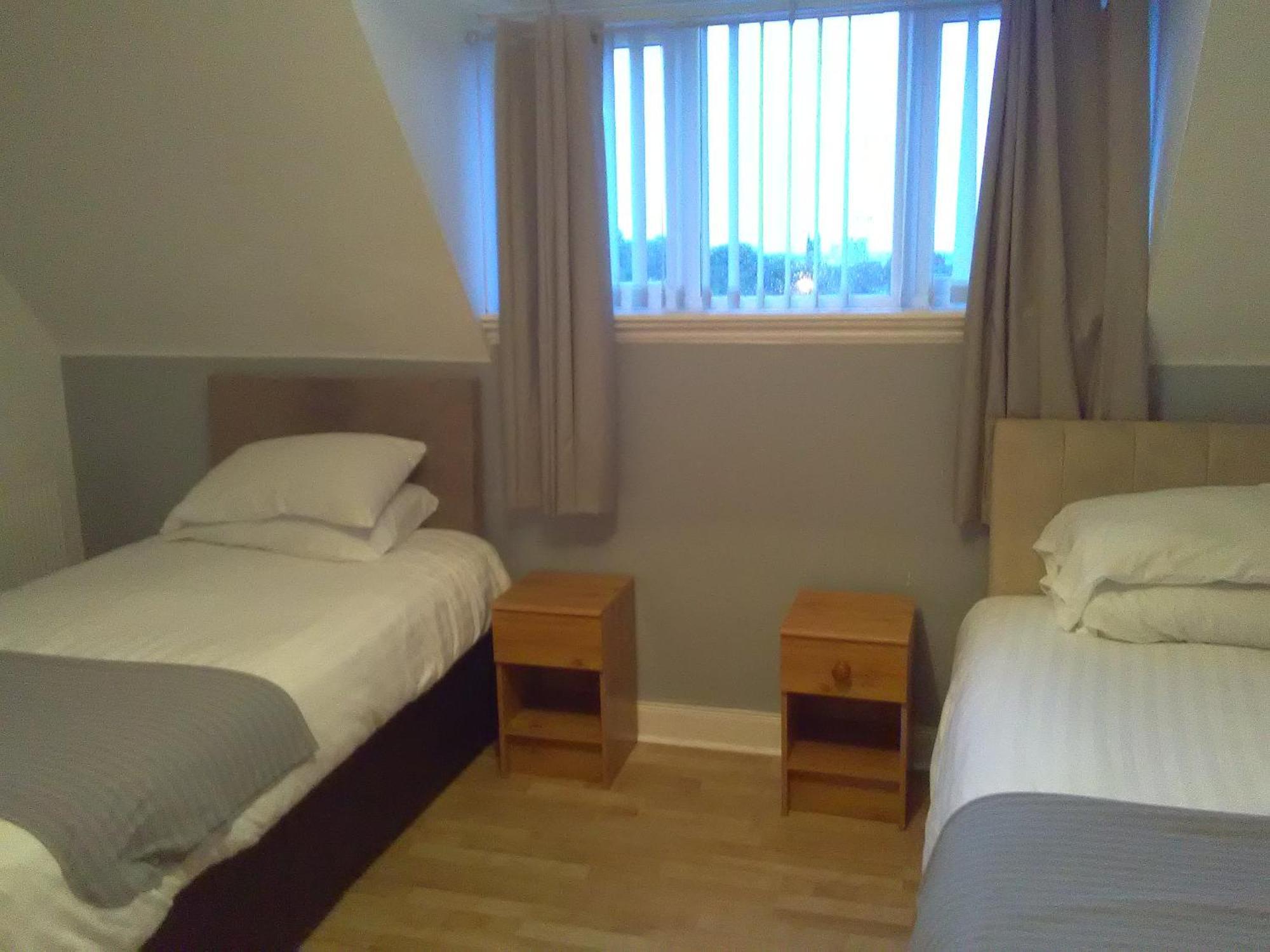 Newcastle West Hotel & Bar Стая снимка