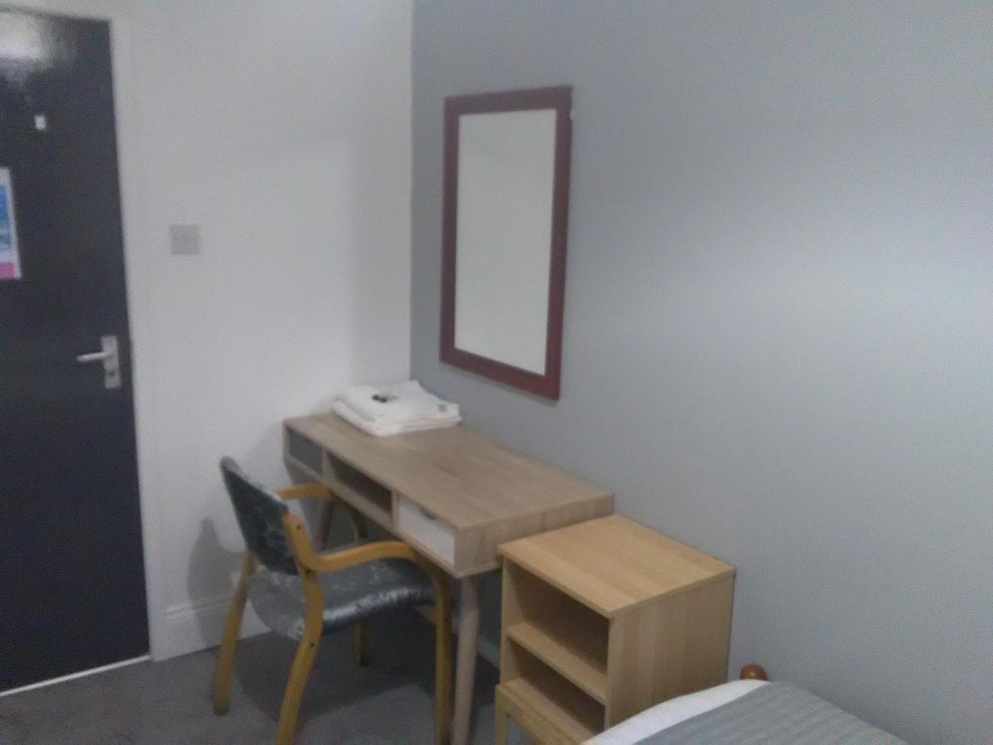 Newcastle West Hotel & Bar Стая снимка
