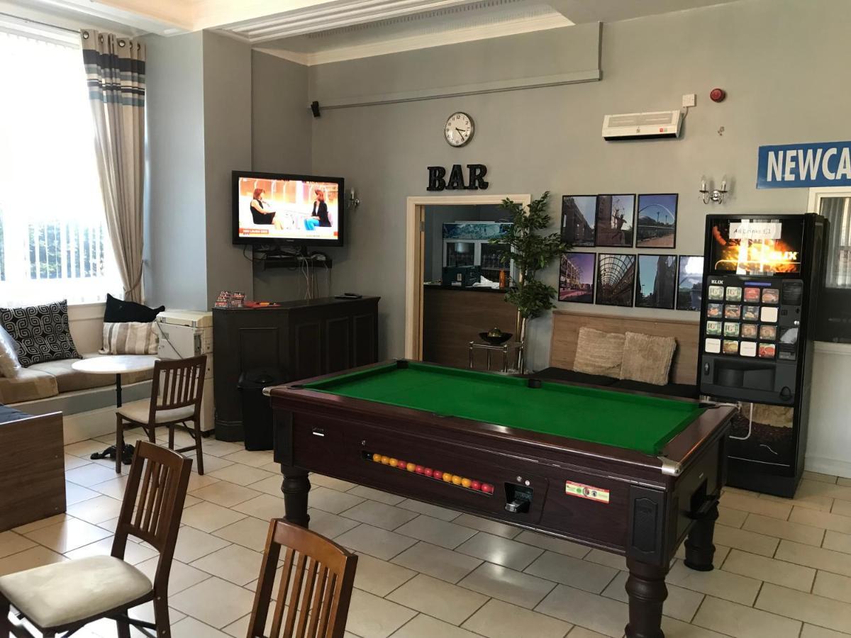 Newcastle West Hotel & Bar Екстериор снимка